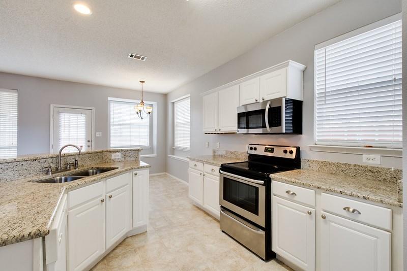 7813 Park Run Road Fort Worth, TX 76137 - Photo 9 of 28