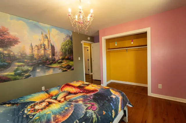 a view of a livingroom with window