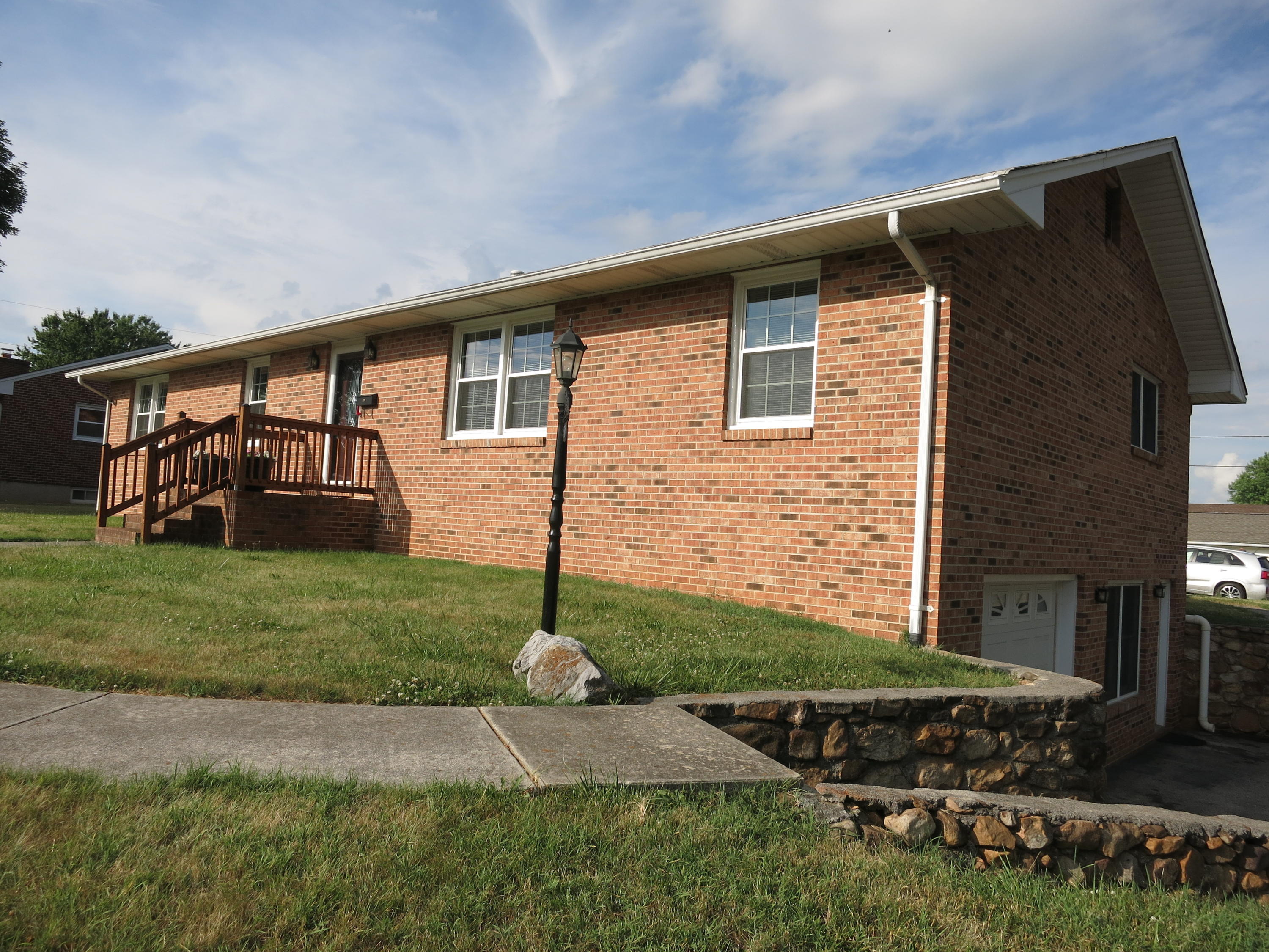 5705 Malvern Road Roanoke, VA 24012 - Photo 1 of 46 Front