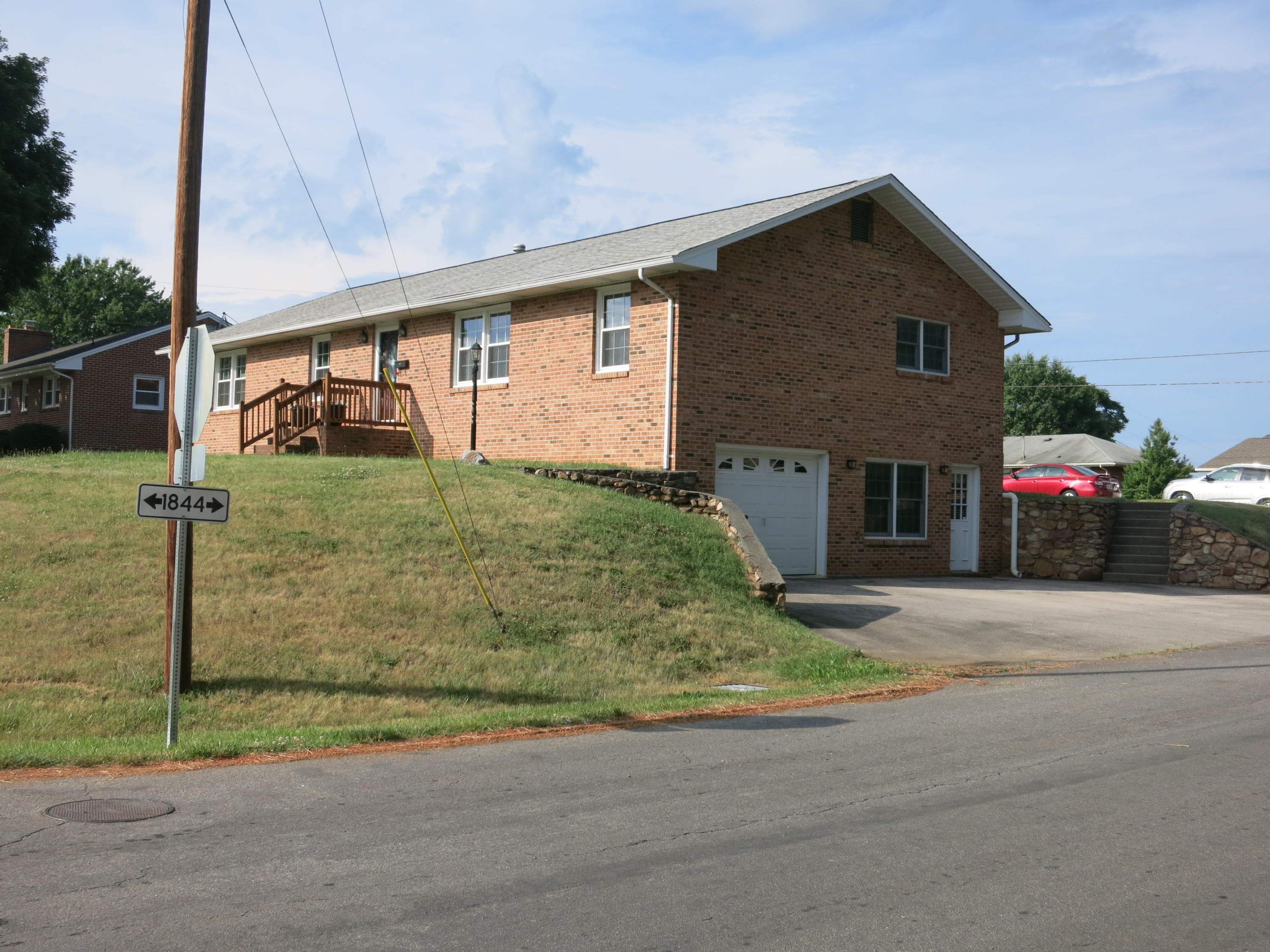 5705 Malvern Road Roanoke, VA 24012 - Photo 2 of 46 Corner lot