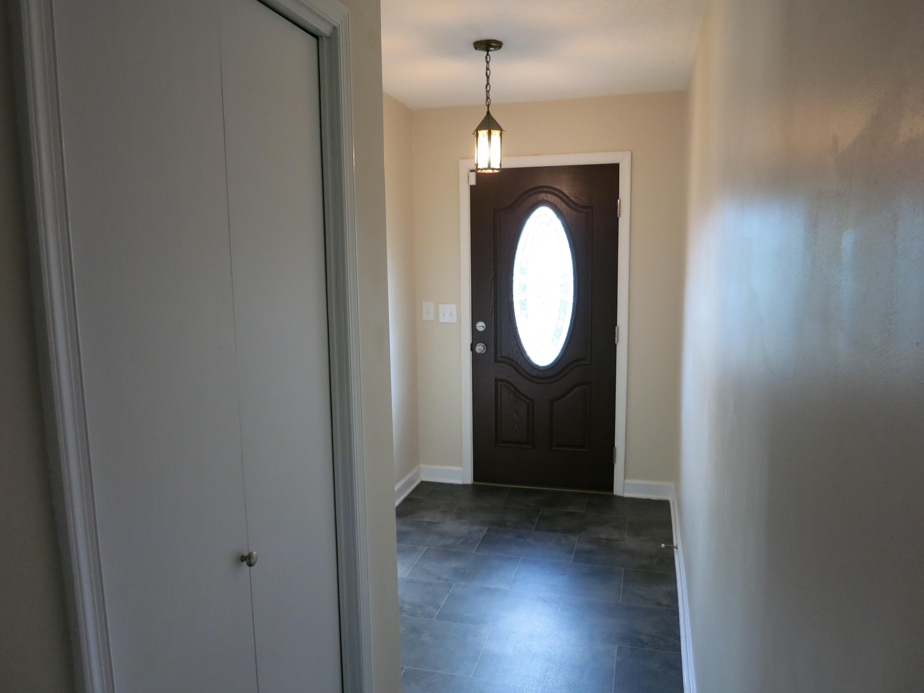 5705 Malvern Road Roanoke, VA 24012 - Photo 3 of 46 Foyer w/new flooring