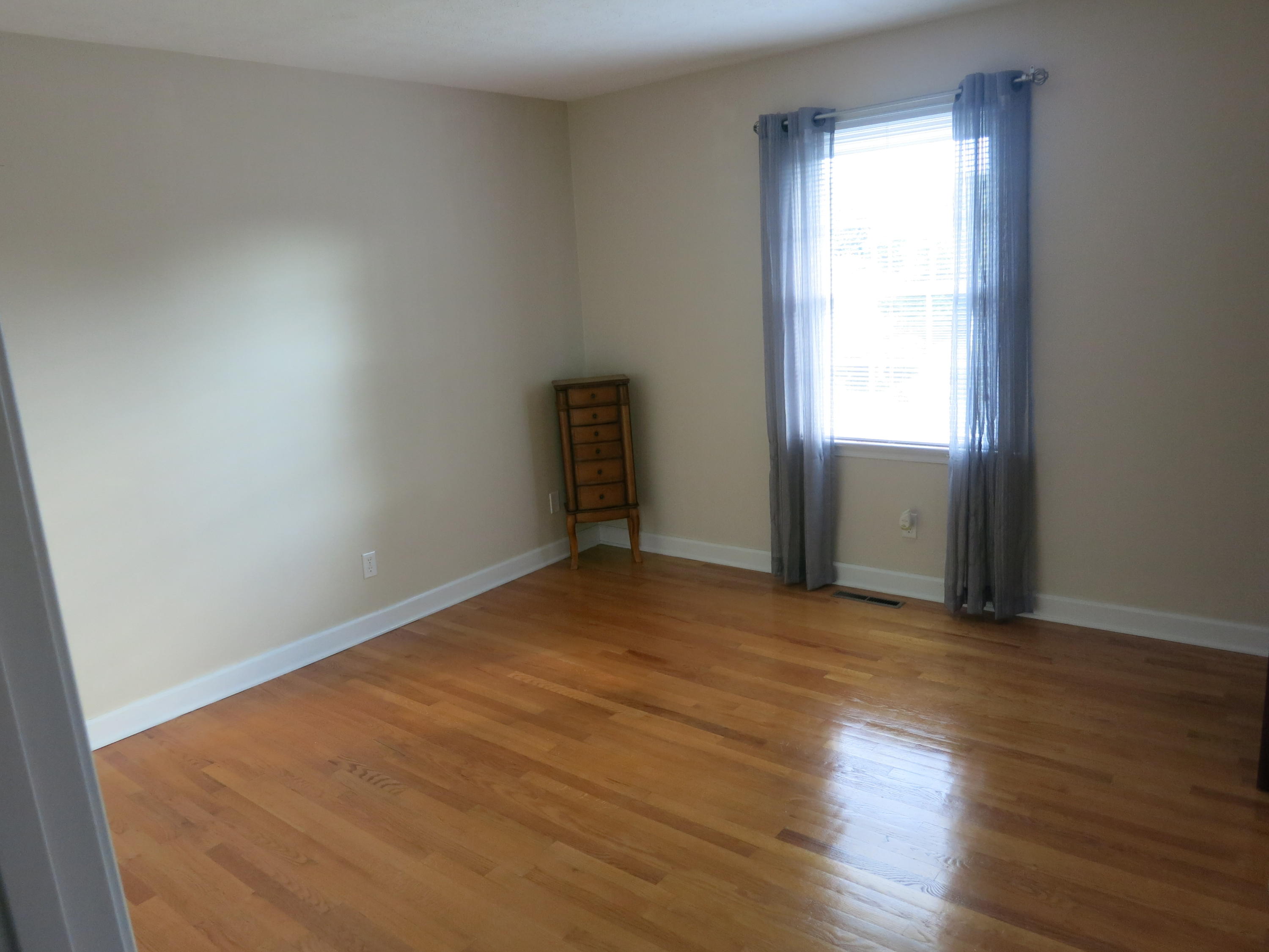 5705 Malvern Road Roanoke, VA 24012 - Photo 21 of 46 3rd Bedroom