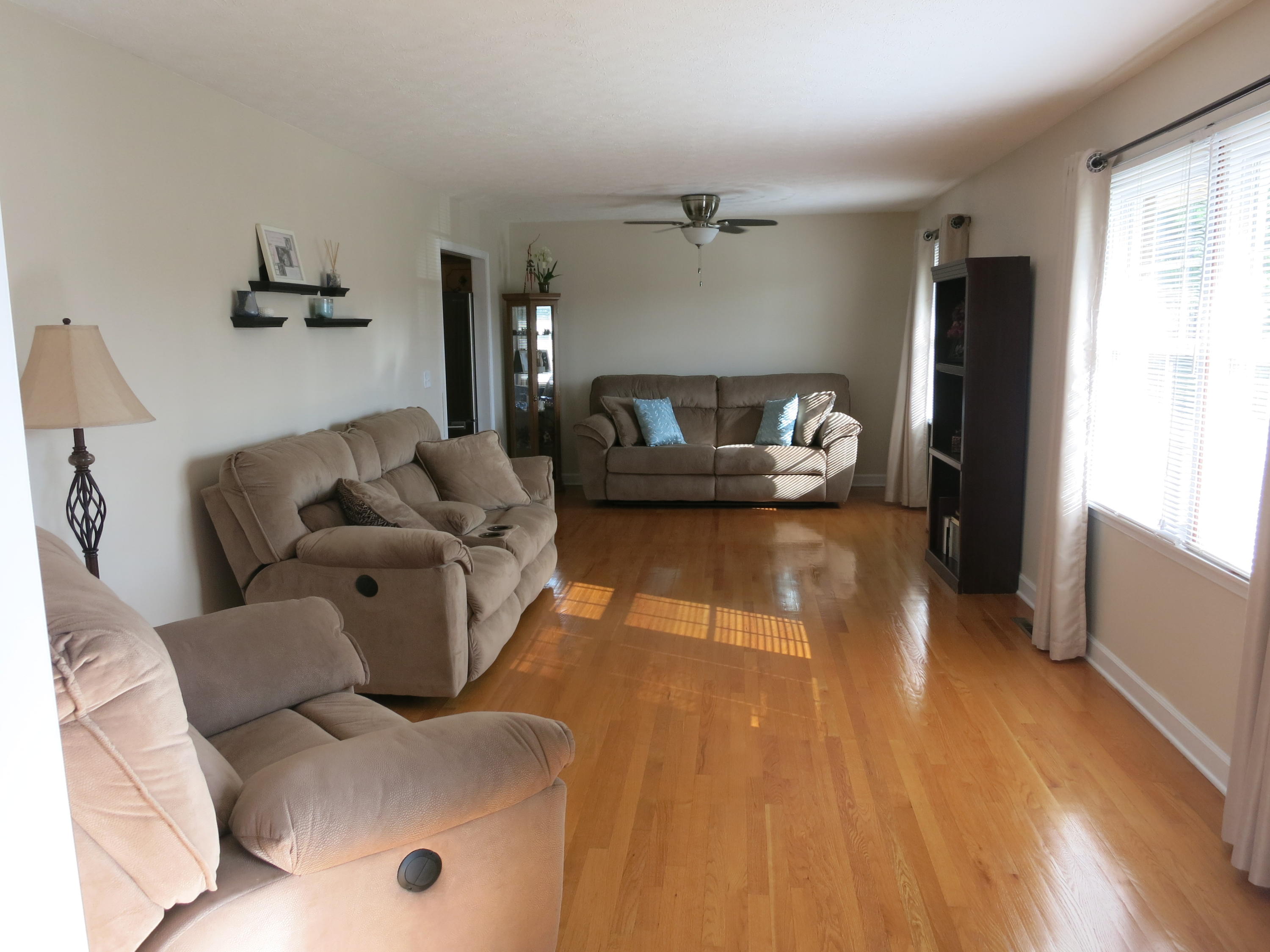 5705 Malvern Road Roanoke, VA 24012 - Photo 4 of 46 Large Living Room w/dining area