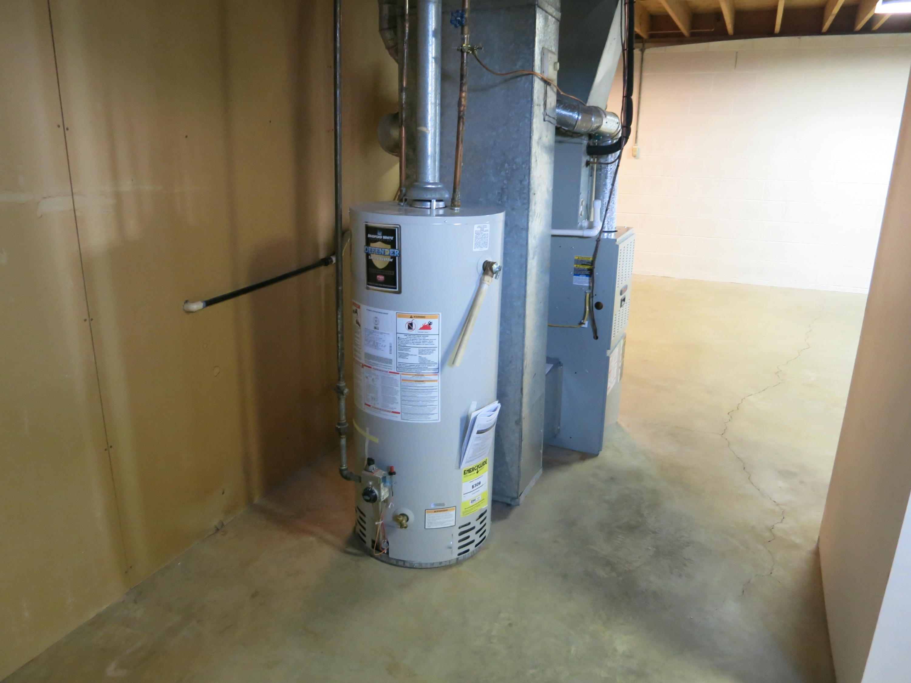 5705 Malvern Road Roanoke, VA 24012 - Photo 39 of 46 Water heater new 2006