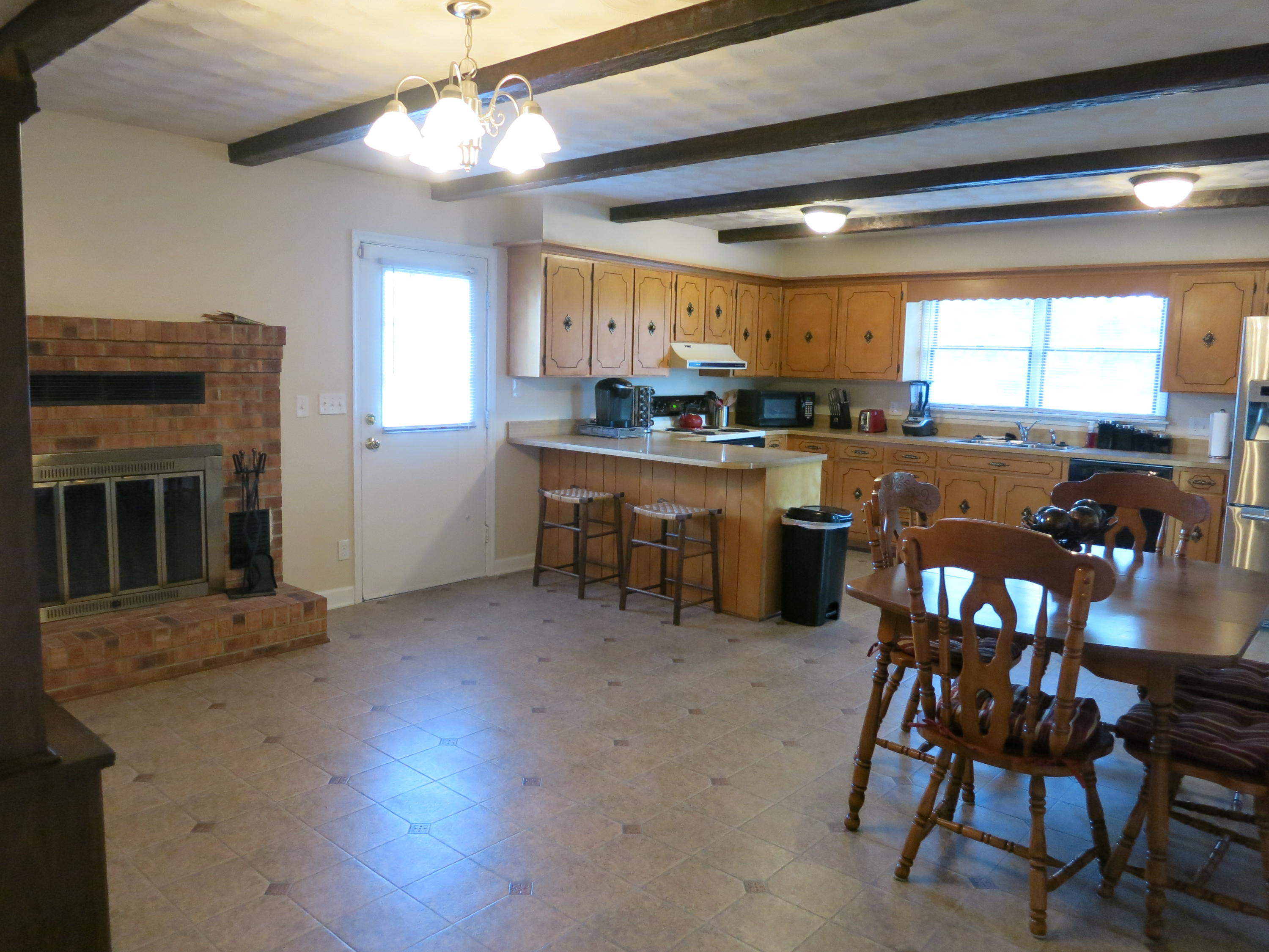 5705 Malvern Road Roanoke, VA 24012 - Photo 5 of 46 Huge Country Kitchen