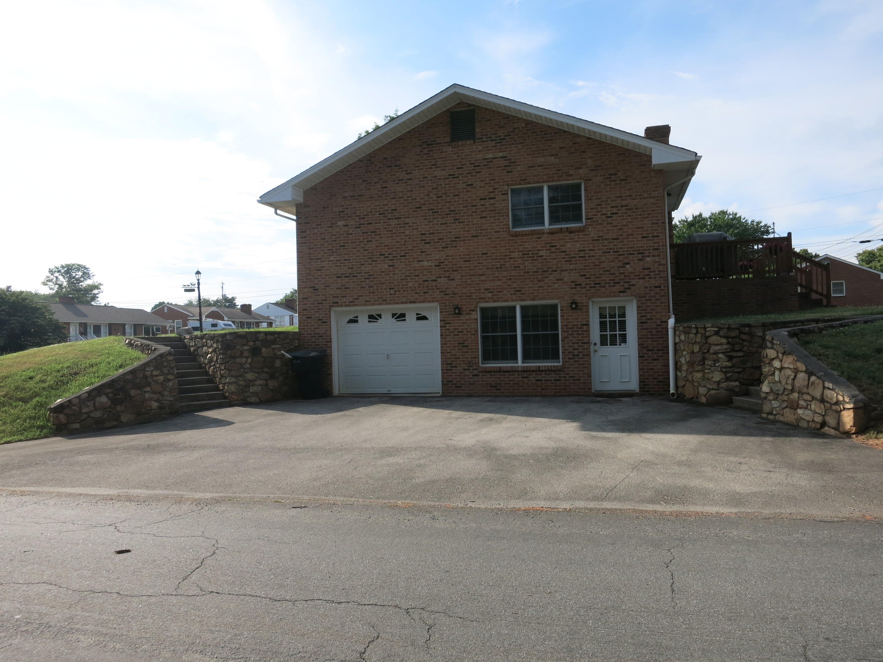 5705 Malvern Road Roanoke, VA 24012 - Photo 42 of 46 Side view showing walk-out basement