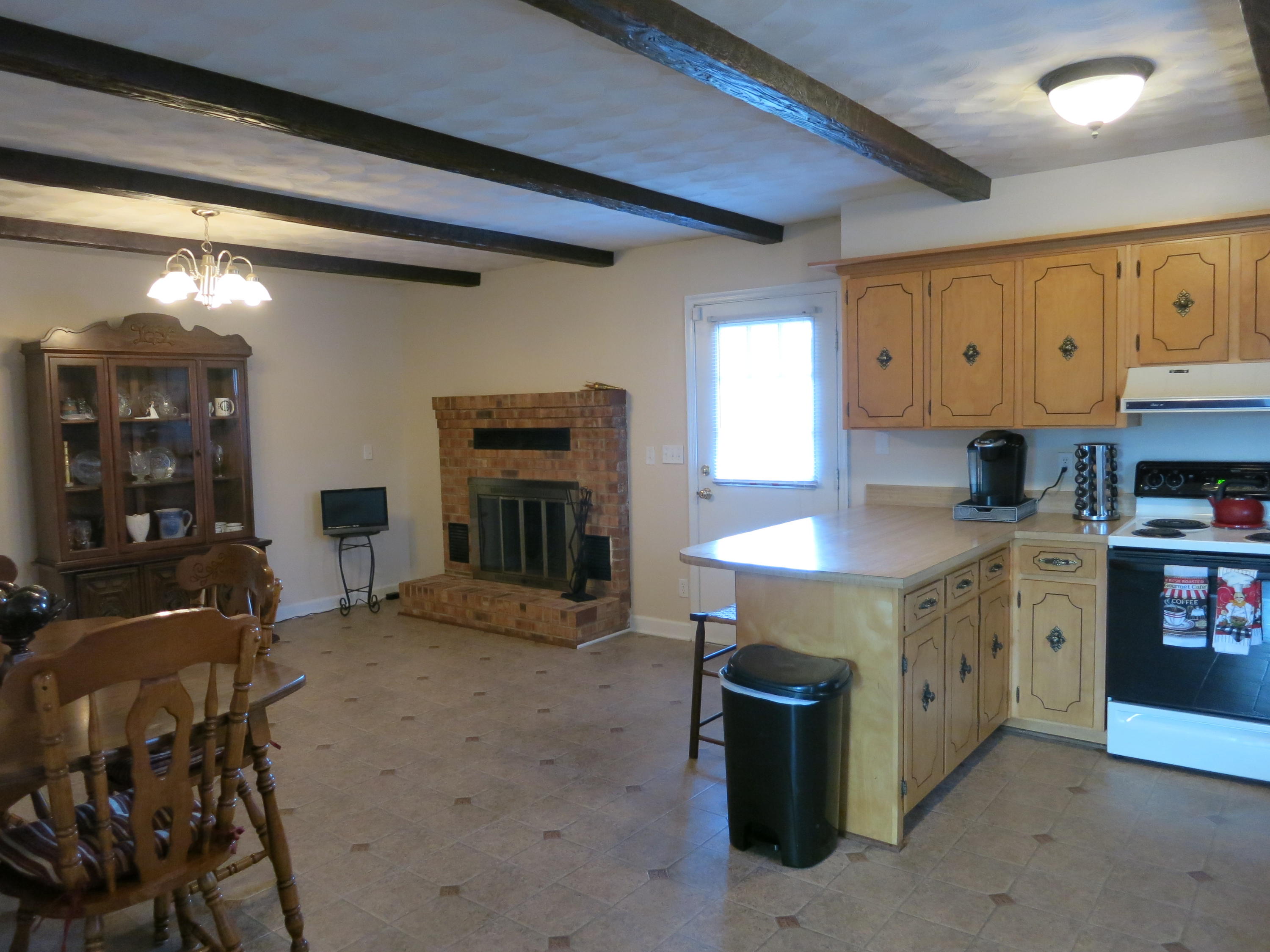 5705 Malvern Road Roanoke, VA 24012 - Photo 6 of 46 Huge Country Kitchen