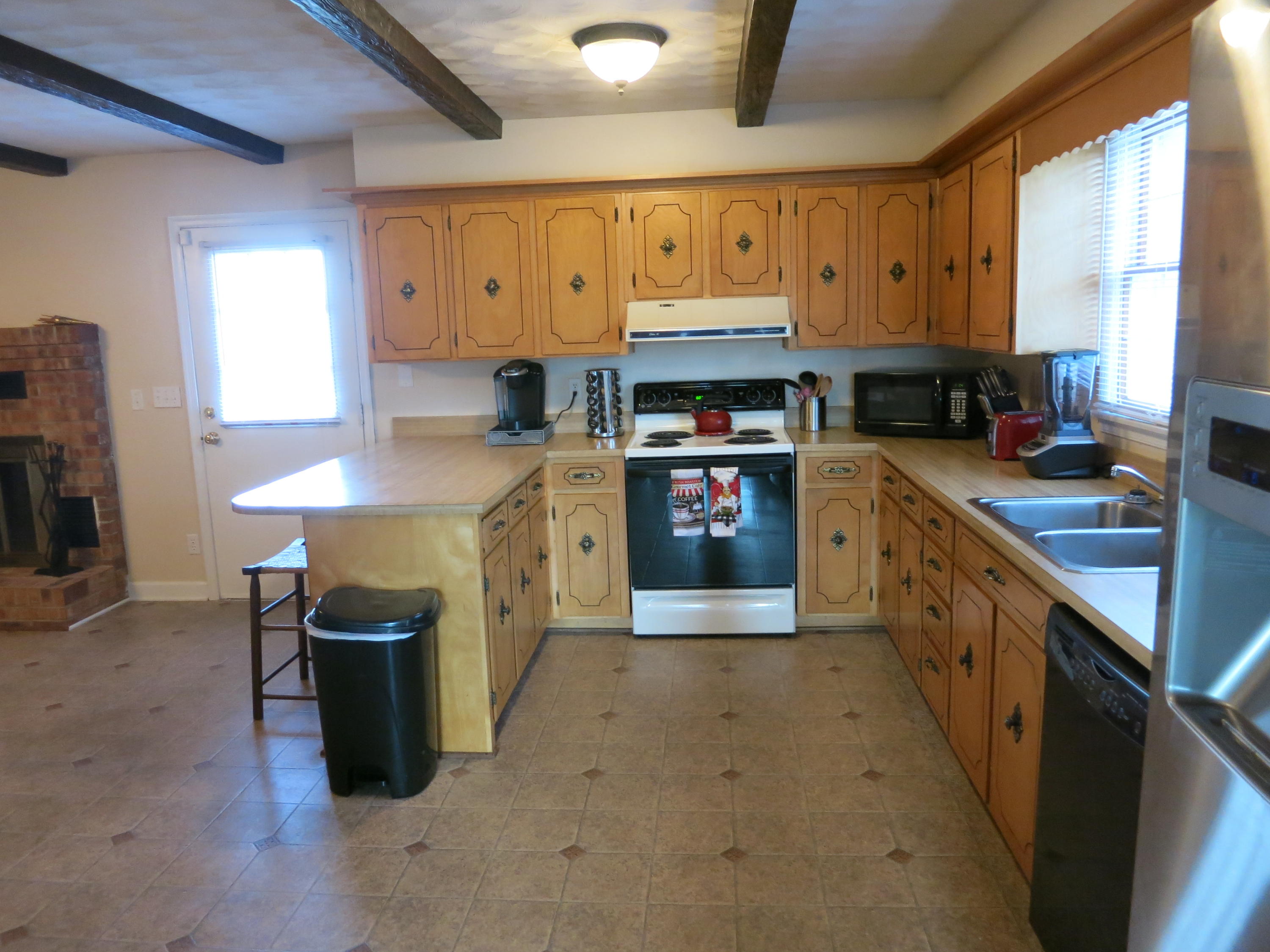 5705 Malvern Road Roanoke, VA 24012 - Photo 8 of 46 Huge Country Kitchen