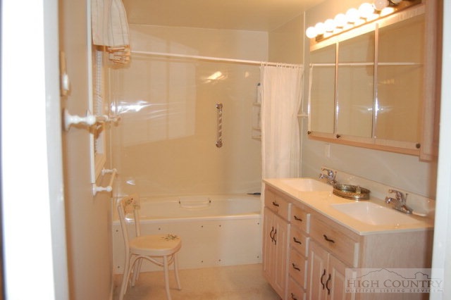 61 Briar Road Newland, NC 28657 - Photo 7 of 43 Gallery Image 7