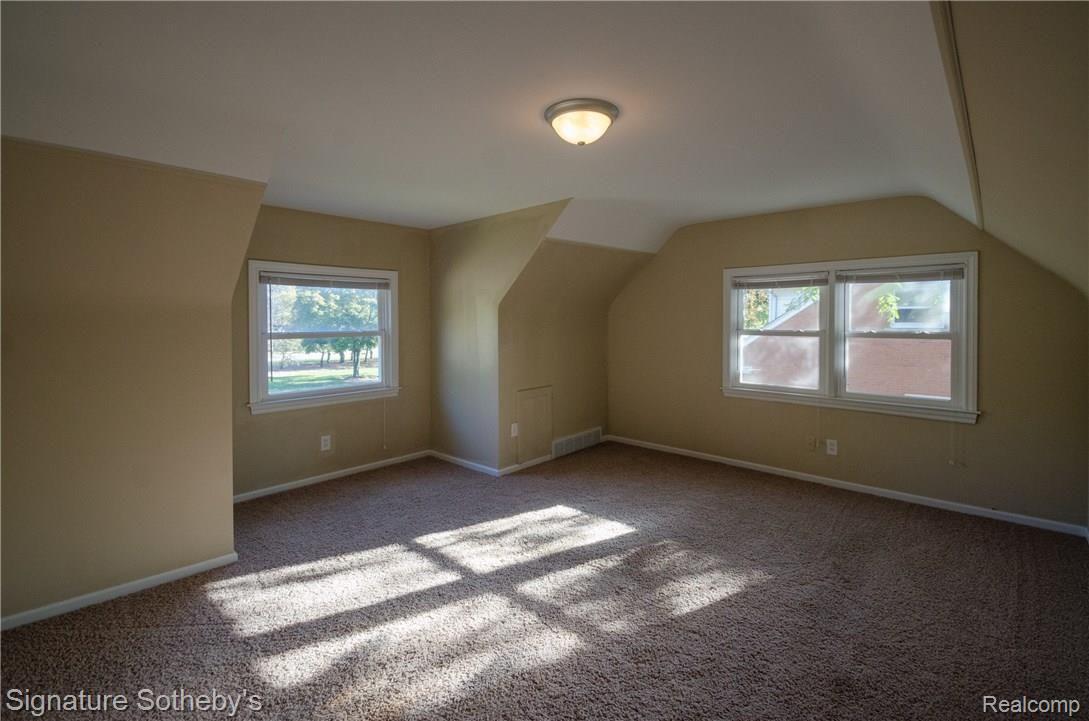 2133 Vernier Road Grosse Pointe, MI 48236 - Photo 22 of 33 3rd bedroom upstairs