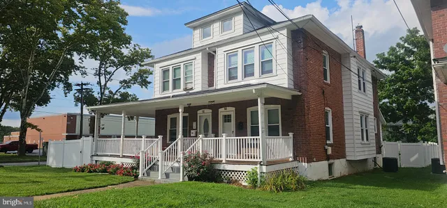 a view of house with yard