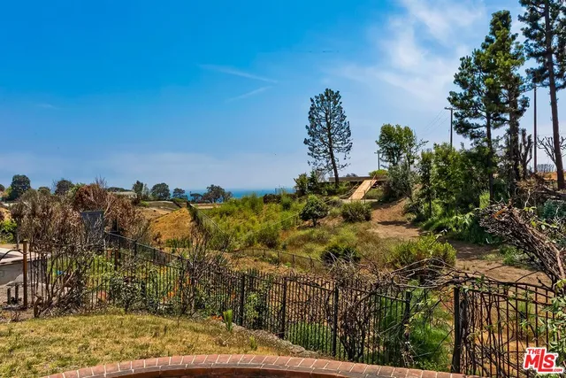 $2,299,000 | 424 Lombard Avenue, Pacific Palisades, CA 90272