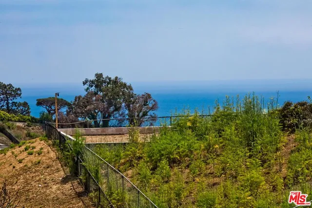 $2,299,000 | 424 Lombard Avenue, Pacific Palisades, CA 90272