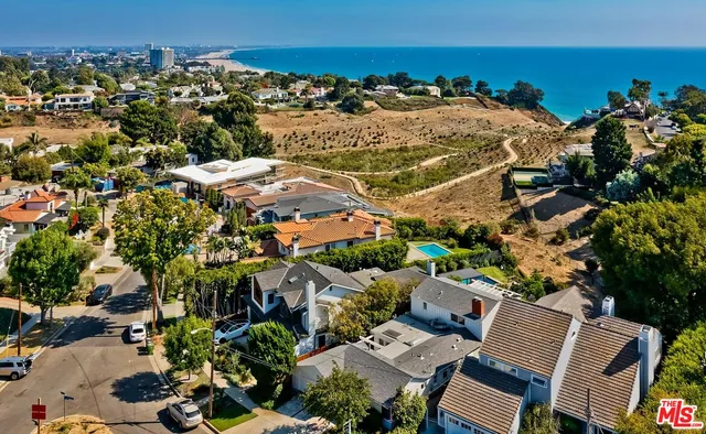 $2,299,000 | 424 Lombard Avenue, Pacific Palisades, CA 90272