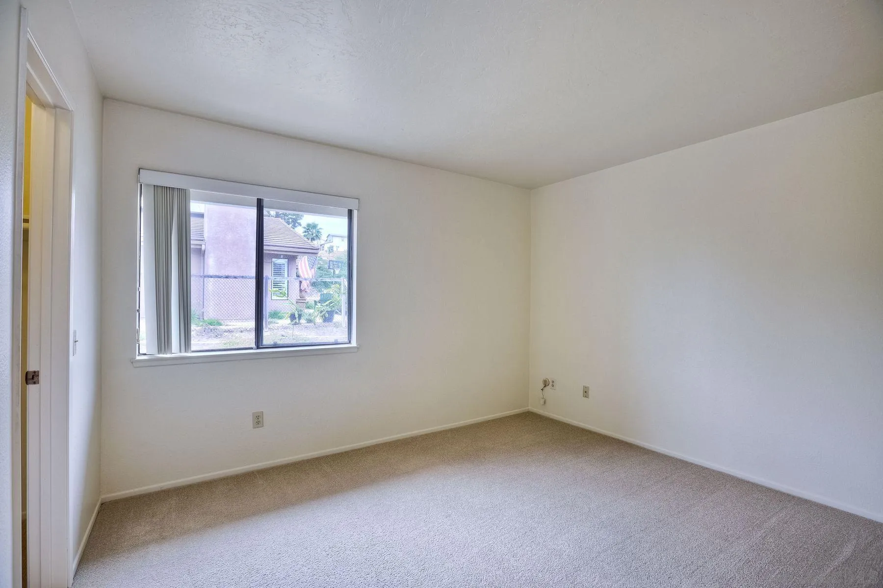 17834 St Andrews Drive Poway, CA 92064 - Photo 27 of 38 an empty room with a window