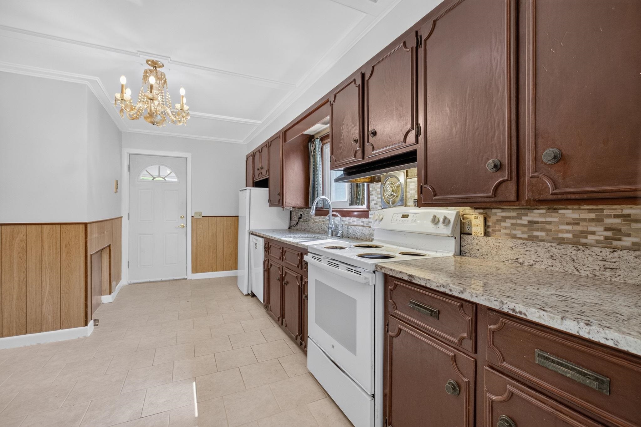 8 Newton Road Plaistow, NH 03865 - Photo 10 of 27 Gallery Image 10