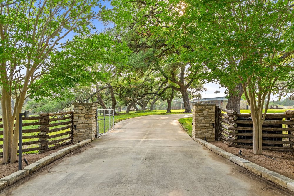 1900 Pursley Road Dripping Springs, TX 78620 - Photo 5 of 40