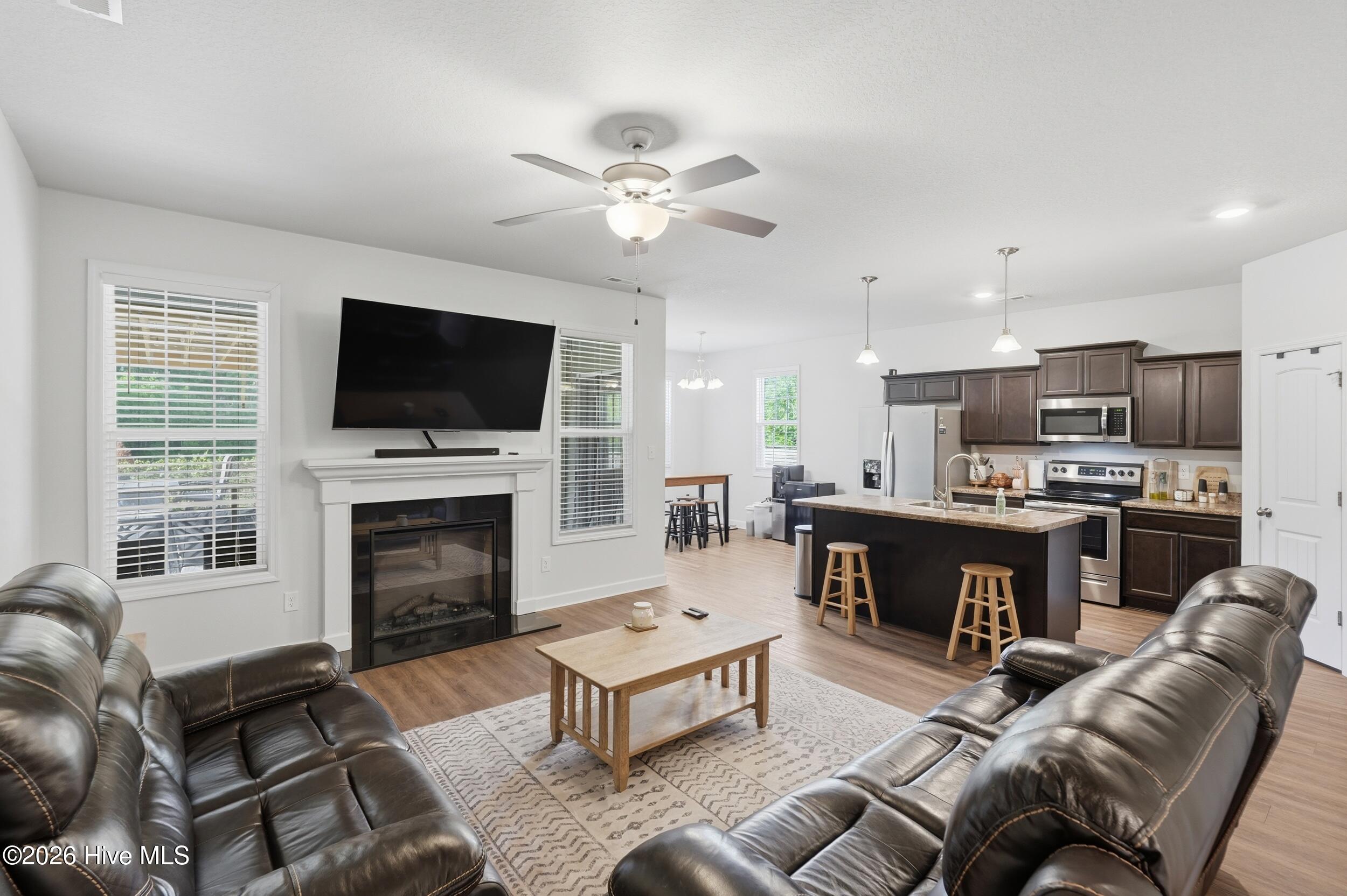 417 Old Stage Road Richlands, NC 28574 - Photo 11 of 30 9_living room