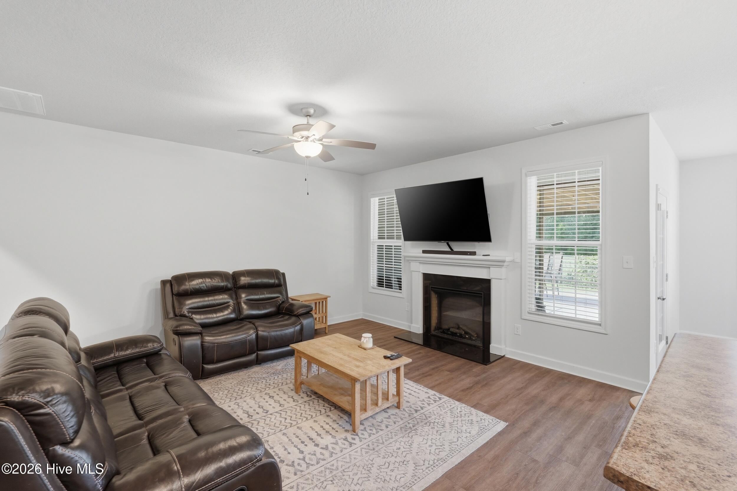 417 Old Stage Road Richlands, NC 28574 - Photo 12 of 30 10_living room
