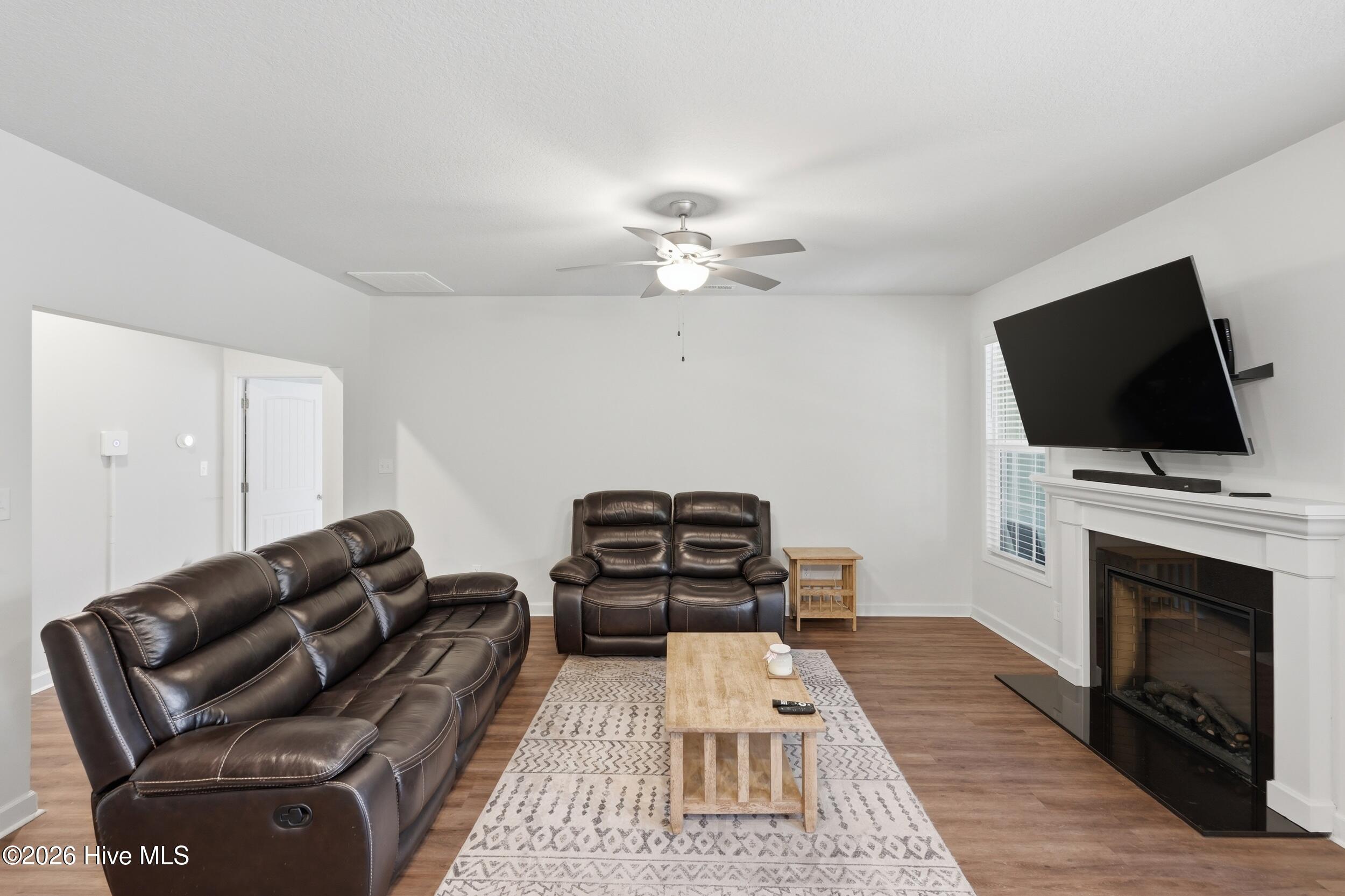 417 Old Stage Road Richlands, NC 28574 - Photo 13 of 30 11_living room