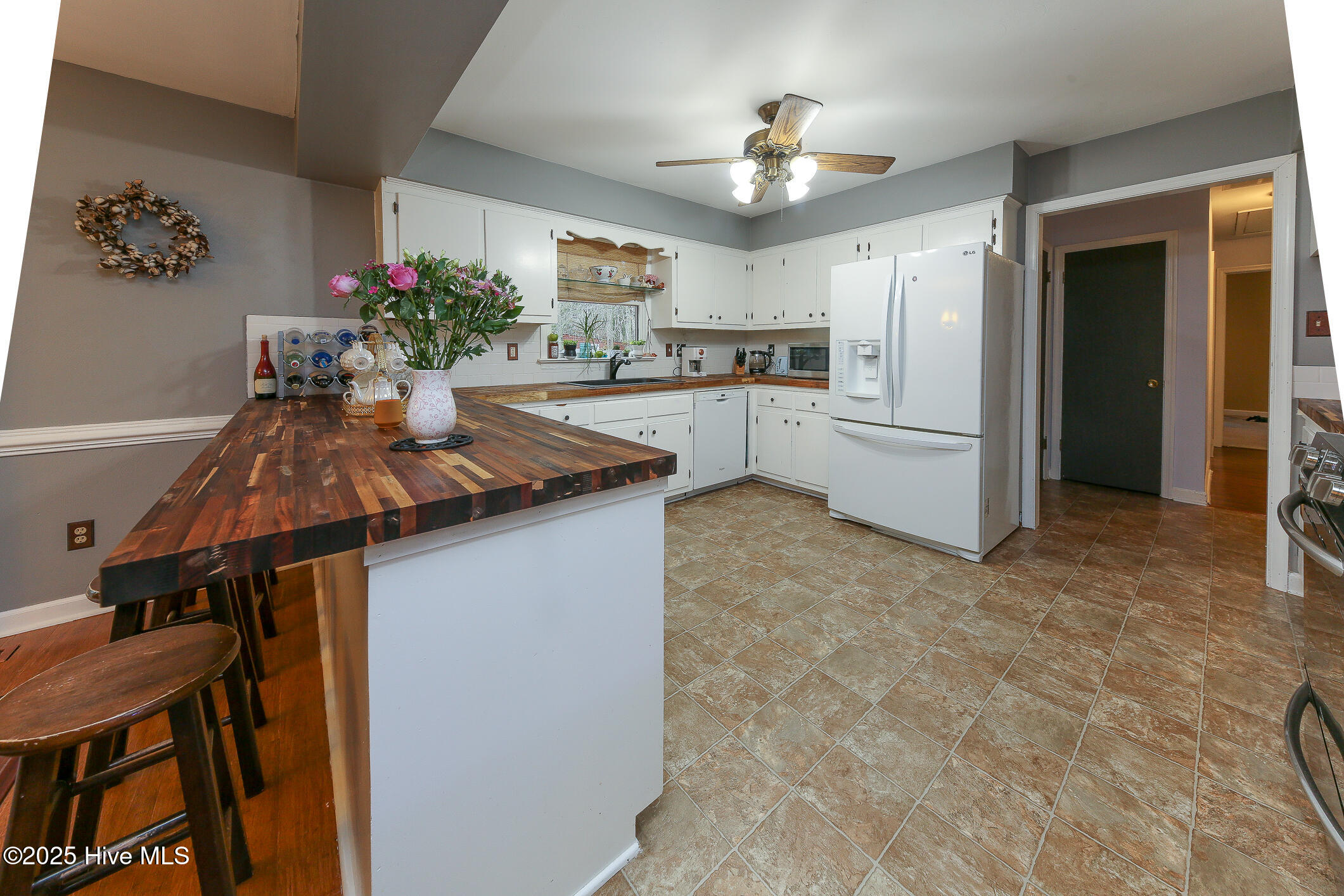 388 South End Road Knotts Island, NC 27950 - Photo 10 of 30 Kitchen