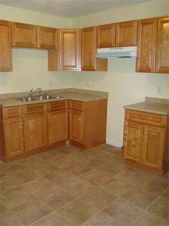 28 Ridgeway Street Westfield, MA 01085 - Photo 4 of 25 Gallery Image 4