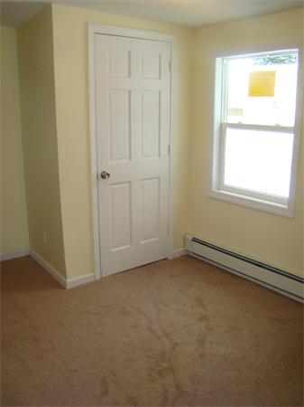 28 Ridgeway Street Westfield, MA 01085 - Photo 8 of 25 Gallery Image 8