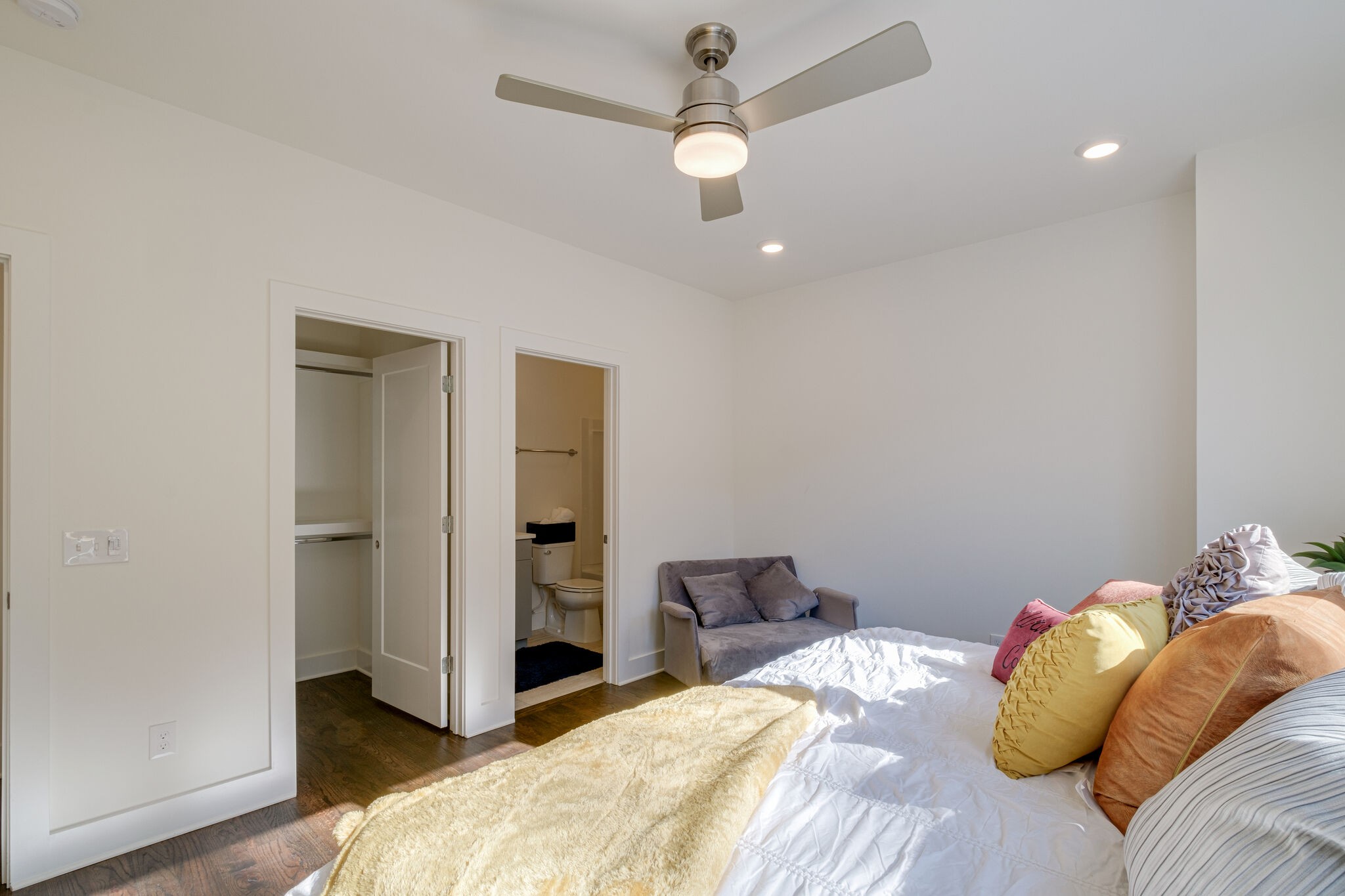 3746 Central Pike, Unit 13 Hermitage, TN 37076 - Photo 23 of 32 a bedroom with a bed and a chandelier