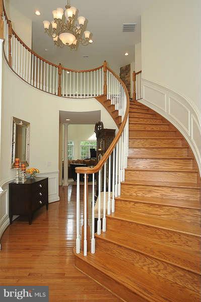 7685 Colonial Beach Road Pasadena, MD 21122 - Photo 2 of 30 foyer