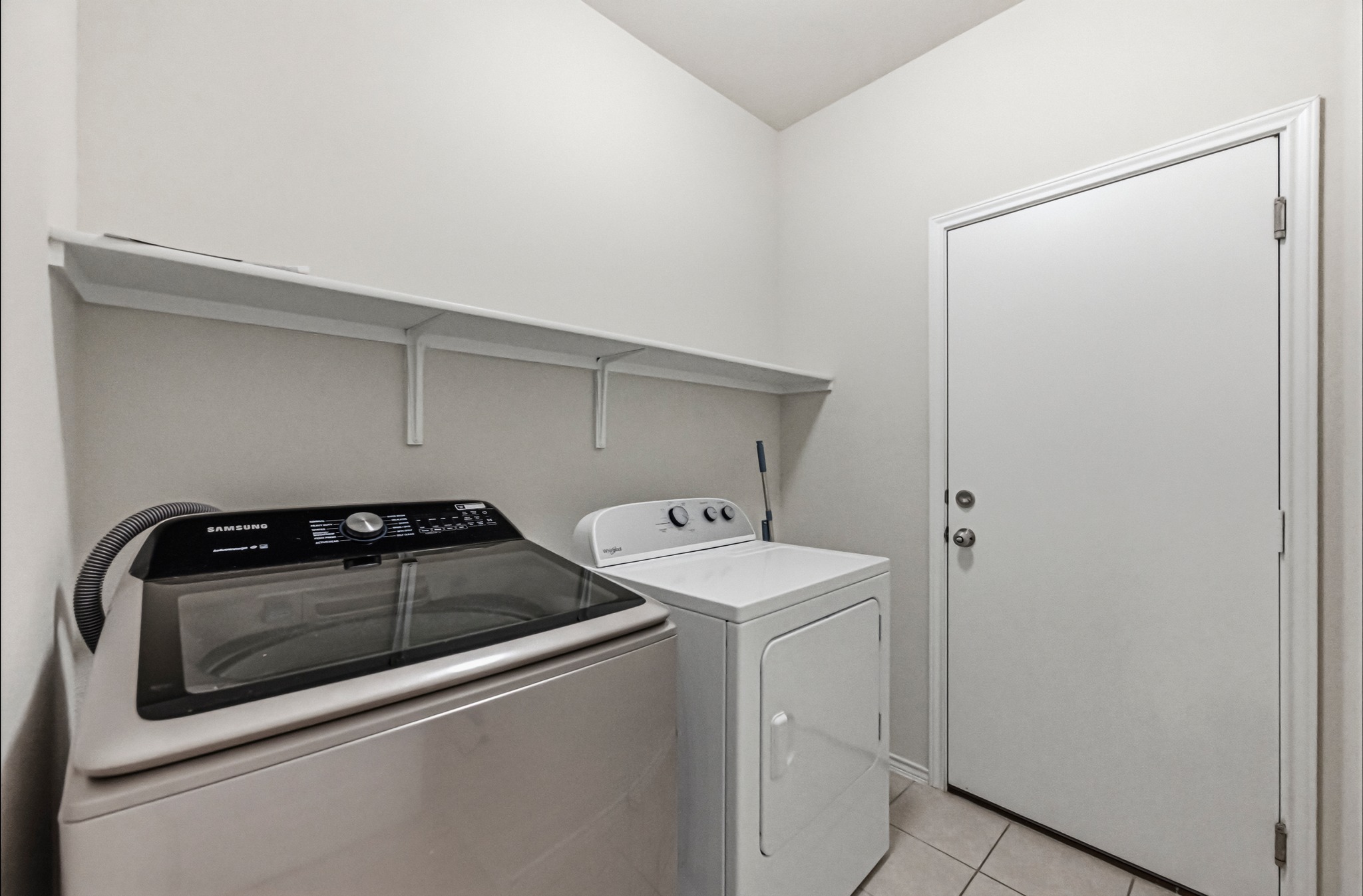 2124 Cliffbrake Way Georgetown, TX 78626 - Photo 21 of 31 Looking for something Move-In Ready? Look no further, this home comes with ALL the appliances.