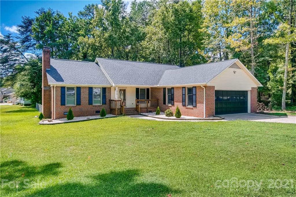 619 Breckenridge Road Kannapolis, NC 28083 - Photo 3 of 33 a front view of a house with a garden and porch