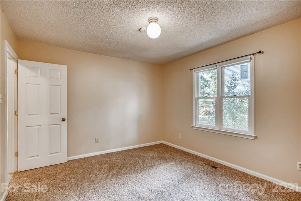 619 Breckenridge Road Kannapolis, NC 28083 - Photo 23 of 33 an empty room with a window