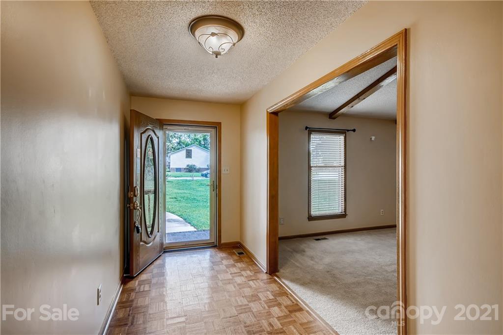 619 Breckenridge Road Kannapolis, NC 28083 - Photo 4 of 33 a view of a hallway with a large window