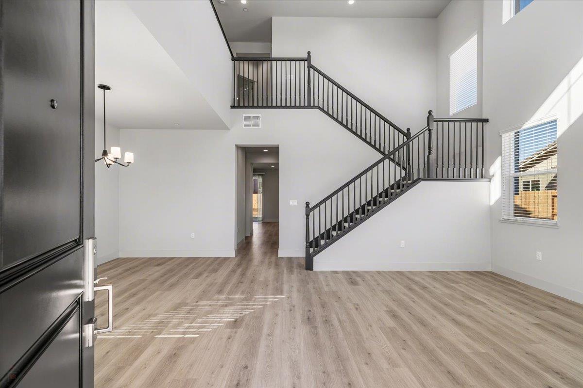 2041 Zane Way Turlock, CA 95382 - Photo 6 of 92