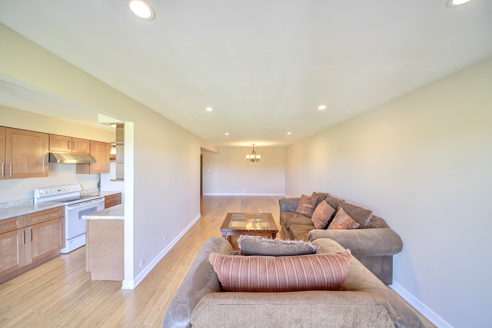 625 West Huntington Commons Road, Unit 317 Mount Prospect, IL 60056 - Photo 10 of 45