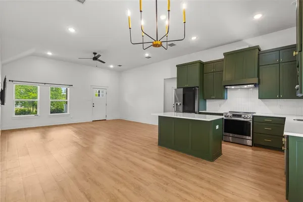 $365,000 | 105 Runaway Bay Drive, Runaway Bay, TX 76426