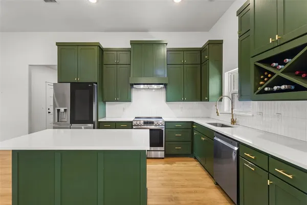 $365,000 | 105 Runaway Bay Drive, Runaway Bay, TX 76426