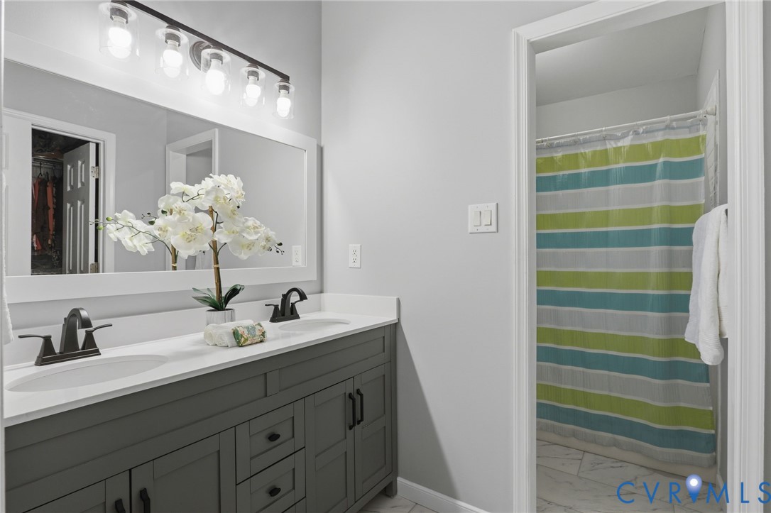 5811 Ridge Point Road Midlothian, VA 23112 - Photo 22 of 40 Updated with walk-in shower