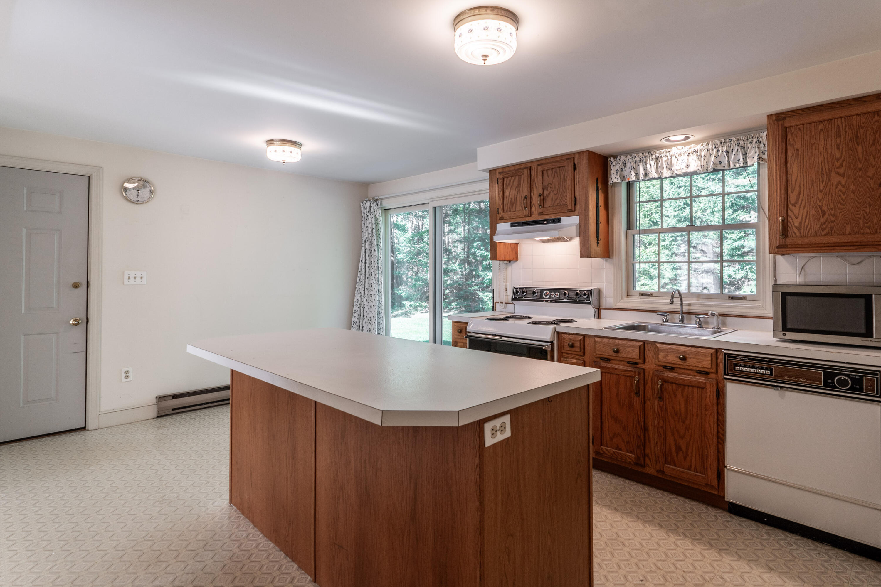 8 Christopher Road Kennebunk, ME 04043 - Photo 14 of 43 3.Interior-10