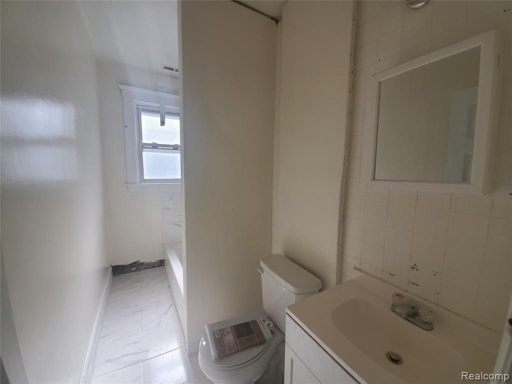 9334 Charest Street Hamtramck, MI 48212 - Photo 8 of 9