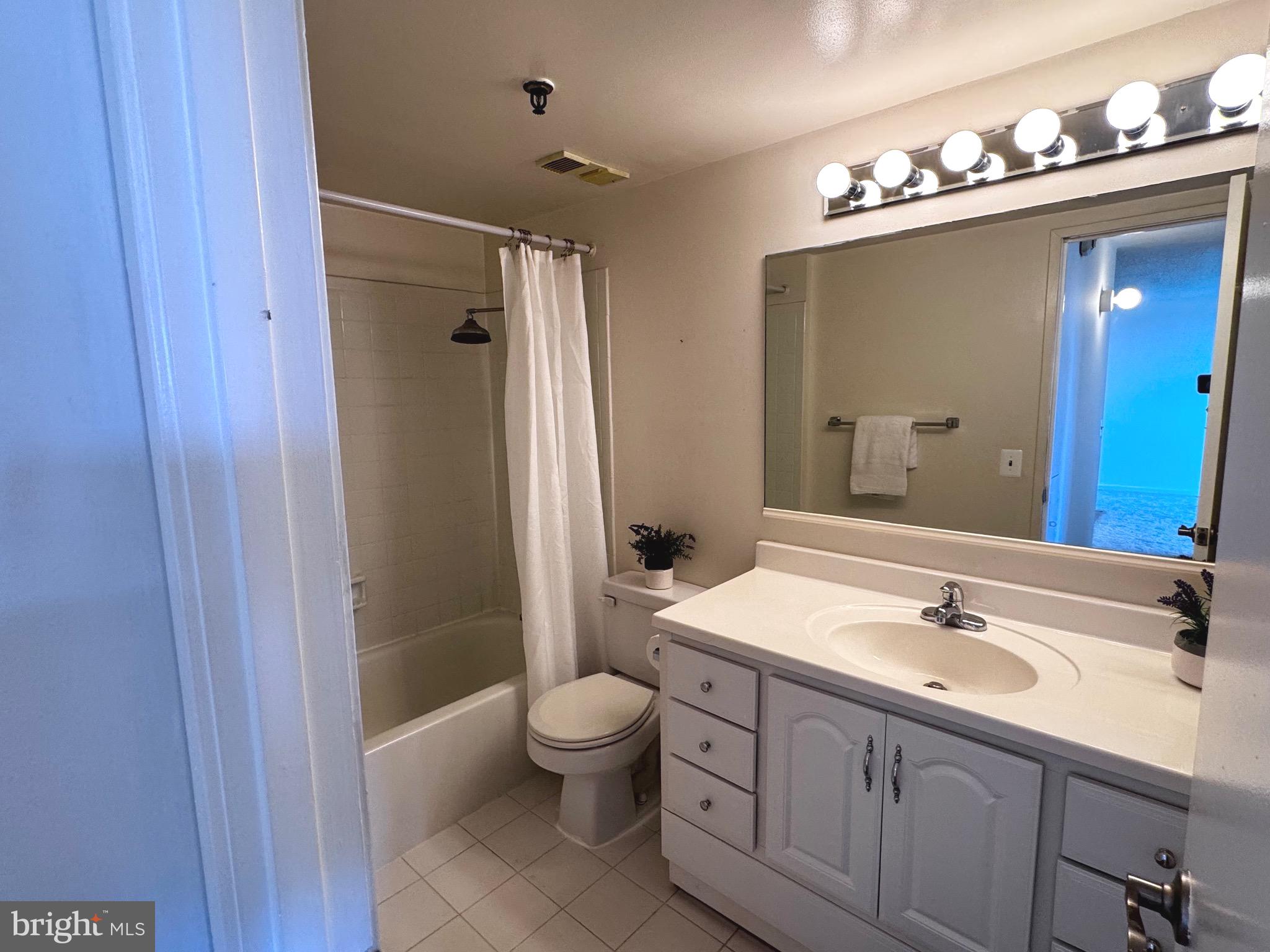 5911 Edsall Road, Unit 1214 Alexandria, VA 22304 - Photo 11 of 22 Hall Bath