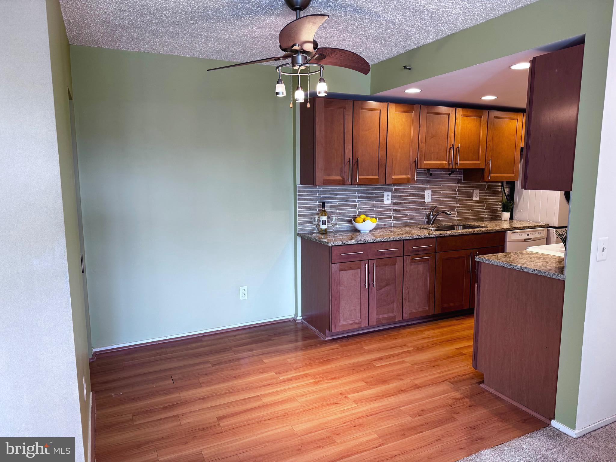 5911 Edsall Road, Unit 1214 Alexandria, VA 22304 - Photo 9 of 22 Table space
