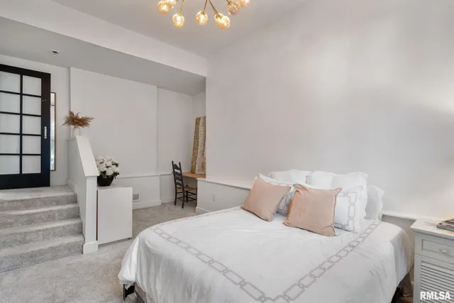 $499,999 | 704 River Drive, Bettendorf, IA 52722