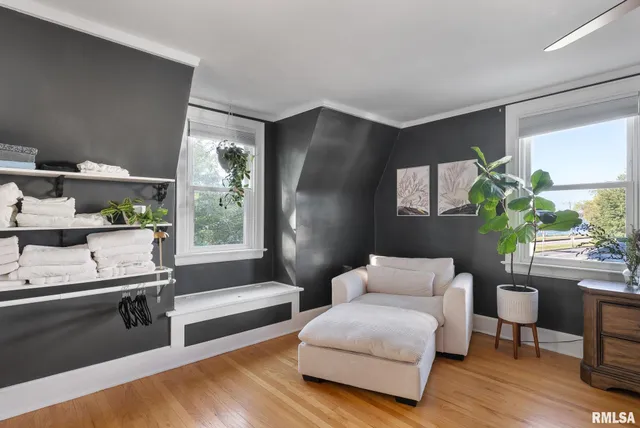 $499,999 | 704 River Drive, Bettendorf, IA 52722