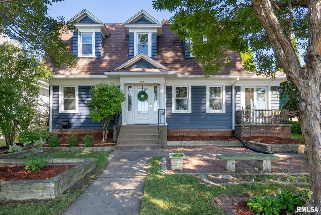 $499,999 | 704 River Drive, Bettendorf, IA 52722