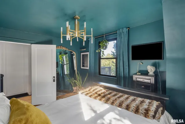 $499,999 | 704 River Drive, Bettendorf, IA 52722