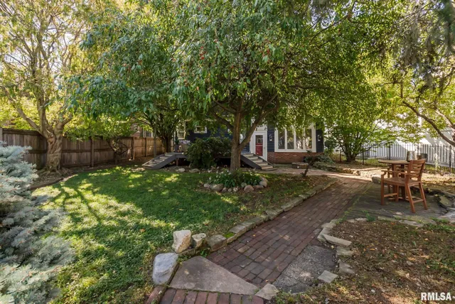 $499,999 | 704 River Drive, Bettendorf, IA 52722