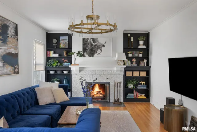 $499,999 | 704 River Drive, Bettendorf, IA 52722