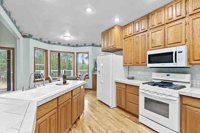 $899,900 | 26312 East Idaho Pines Lane, Newman Lake, WA 99025