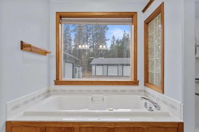 $899,900 | 26312 East Idaho Pines Lane, Newman Lake, WA 99025